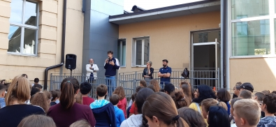 Primo giorno di scuola con Luca Vettori per 400 alunni delle Medie Manzoni di Trento